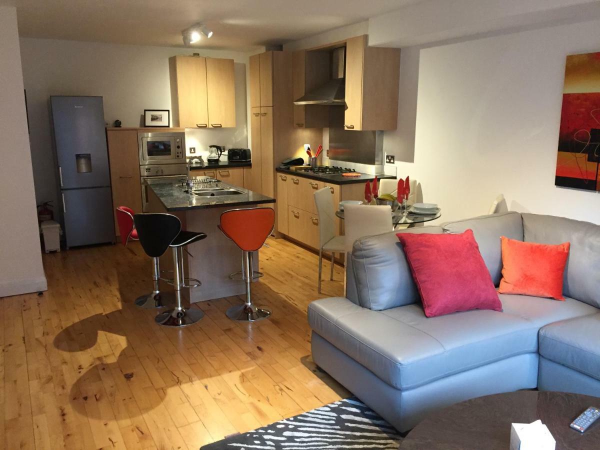 City Centre Belfast Free Parking Екстериор снимка