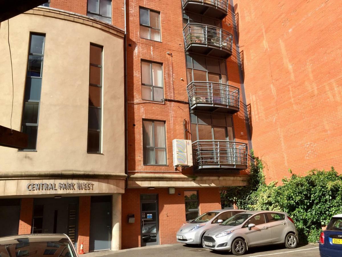 City Centre Belfast Free Parking Екстериор снимка