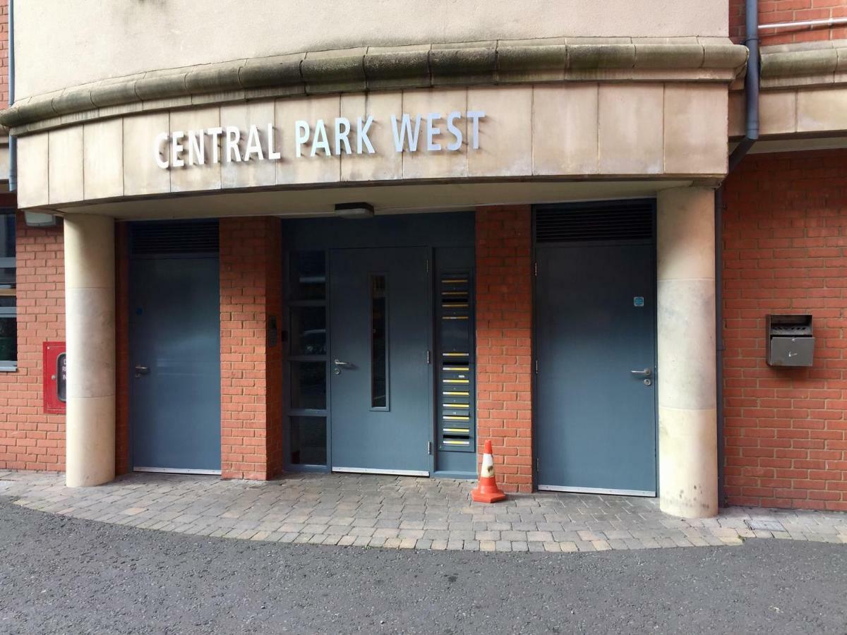 City Centre Belfast Free Parking Екстериор снимка